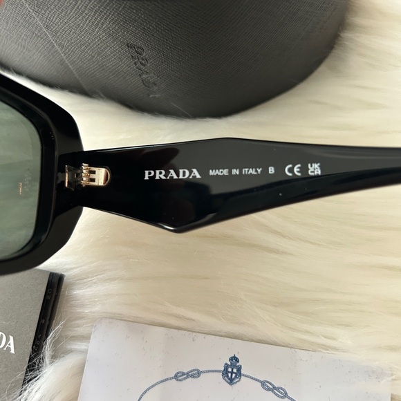 Prada black rectangle sunglasses in acetate - Picture 6 of 11